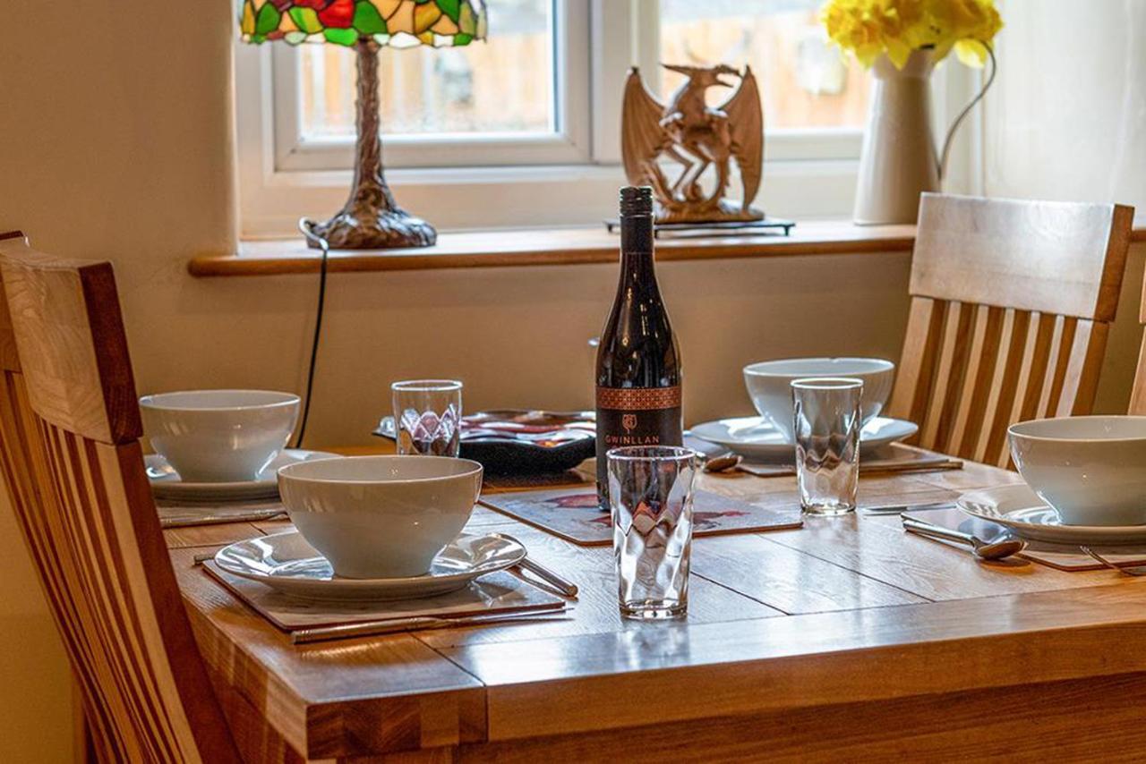 Tregarnedd Cottage Ллангефни Экстерьер фото