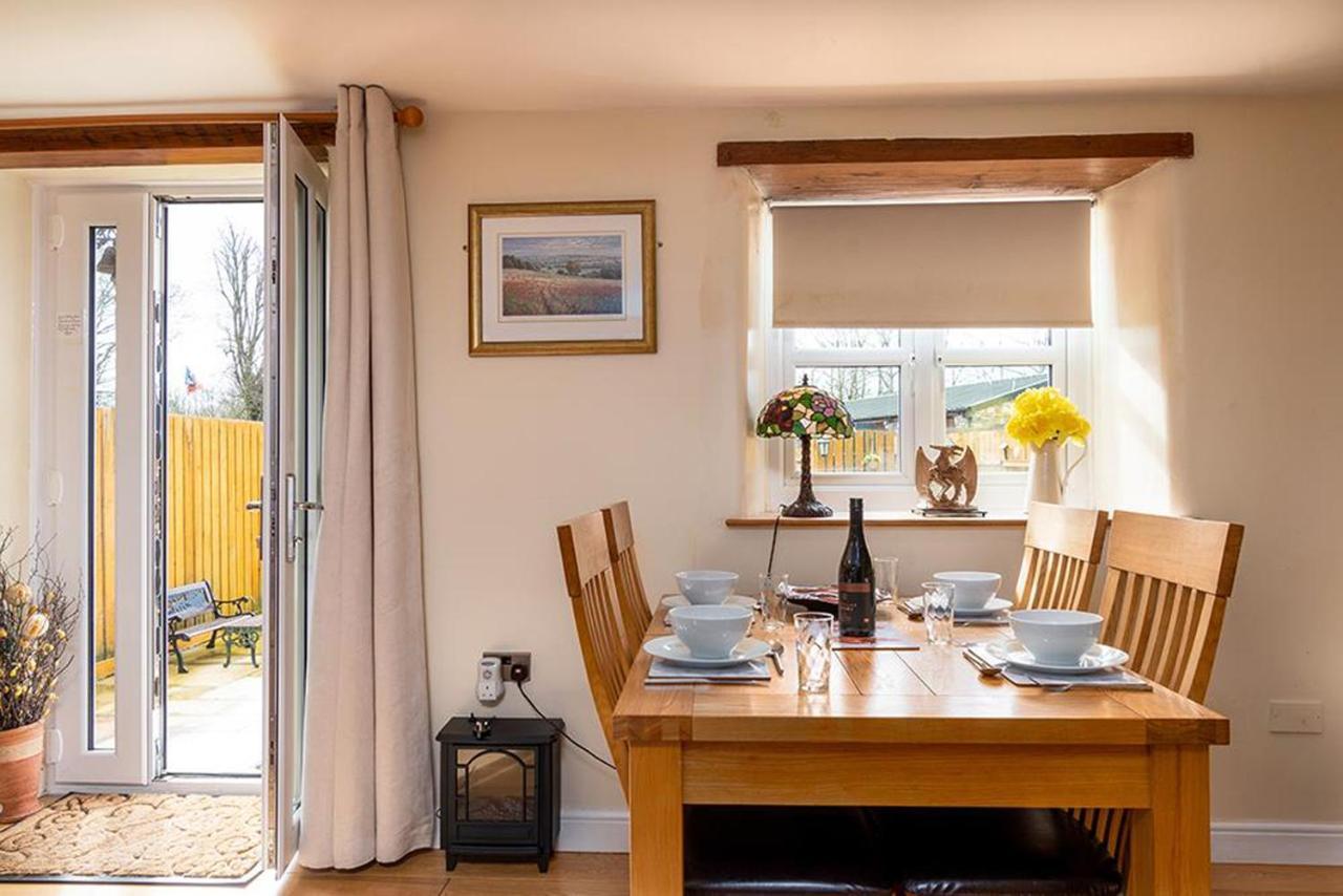 Tregarnedd Cottage Ллангефни Экстерьер фото
